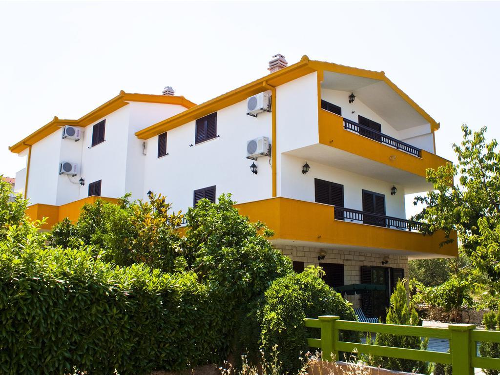 Apartments Villa Annika Slatine Exterior foto