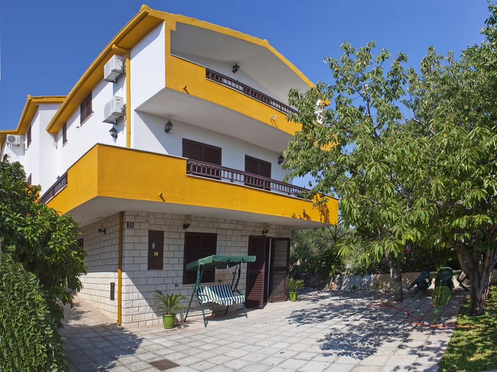 Apartments Villa Annika Slatine Exterior foto