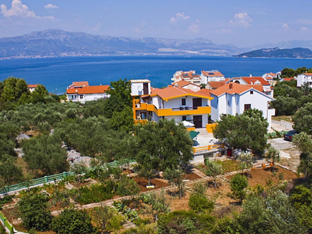 Apartments Villa Annika Slatine Exterior foto