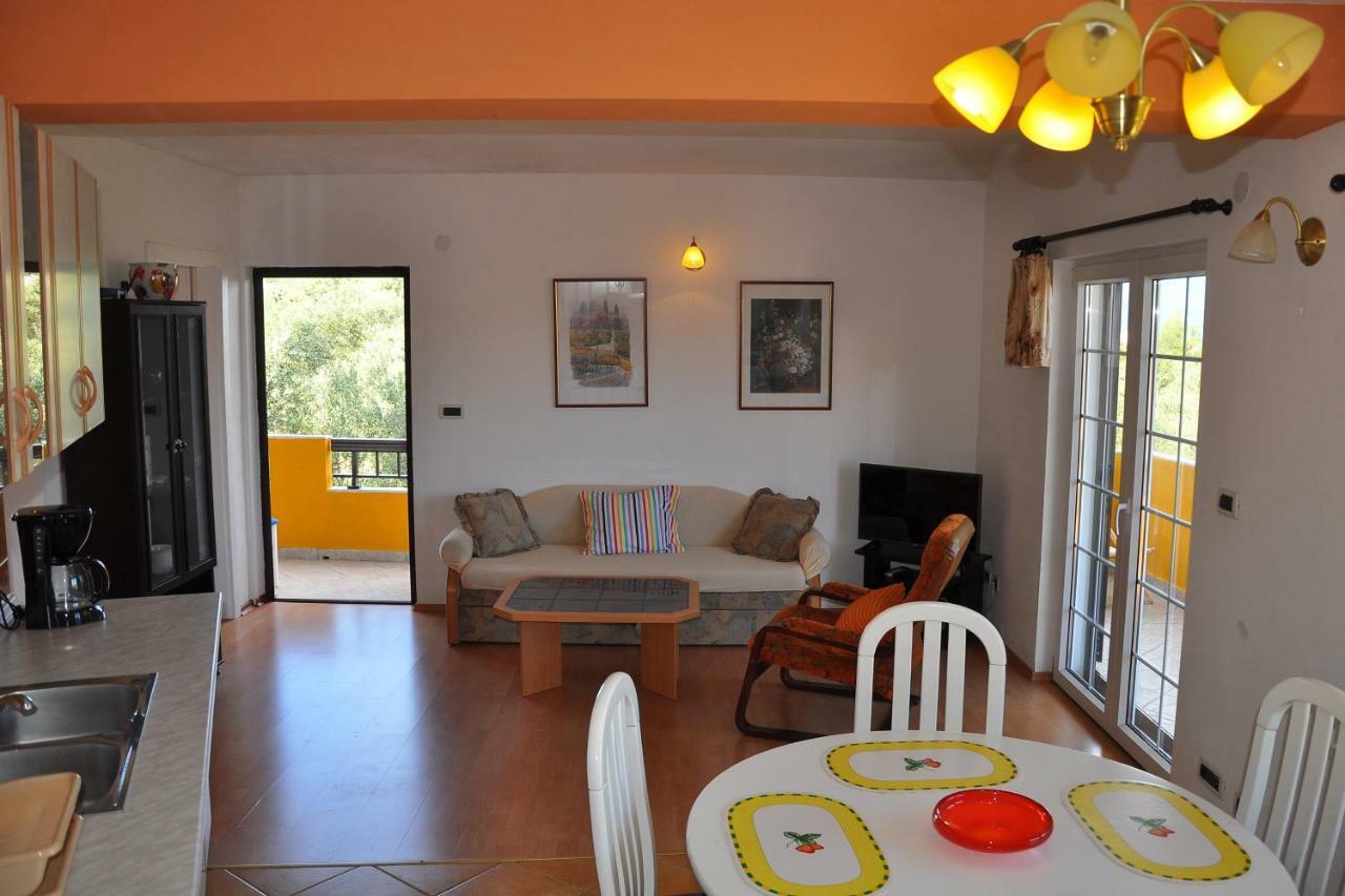 Apartments Villa Annika Slatine Exterior foto