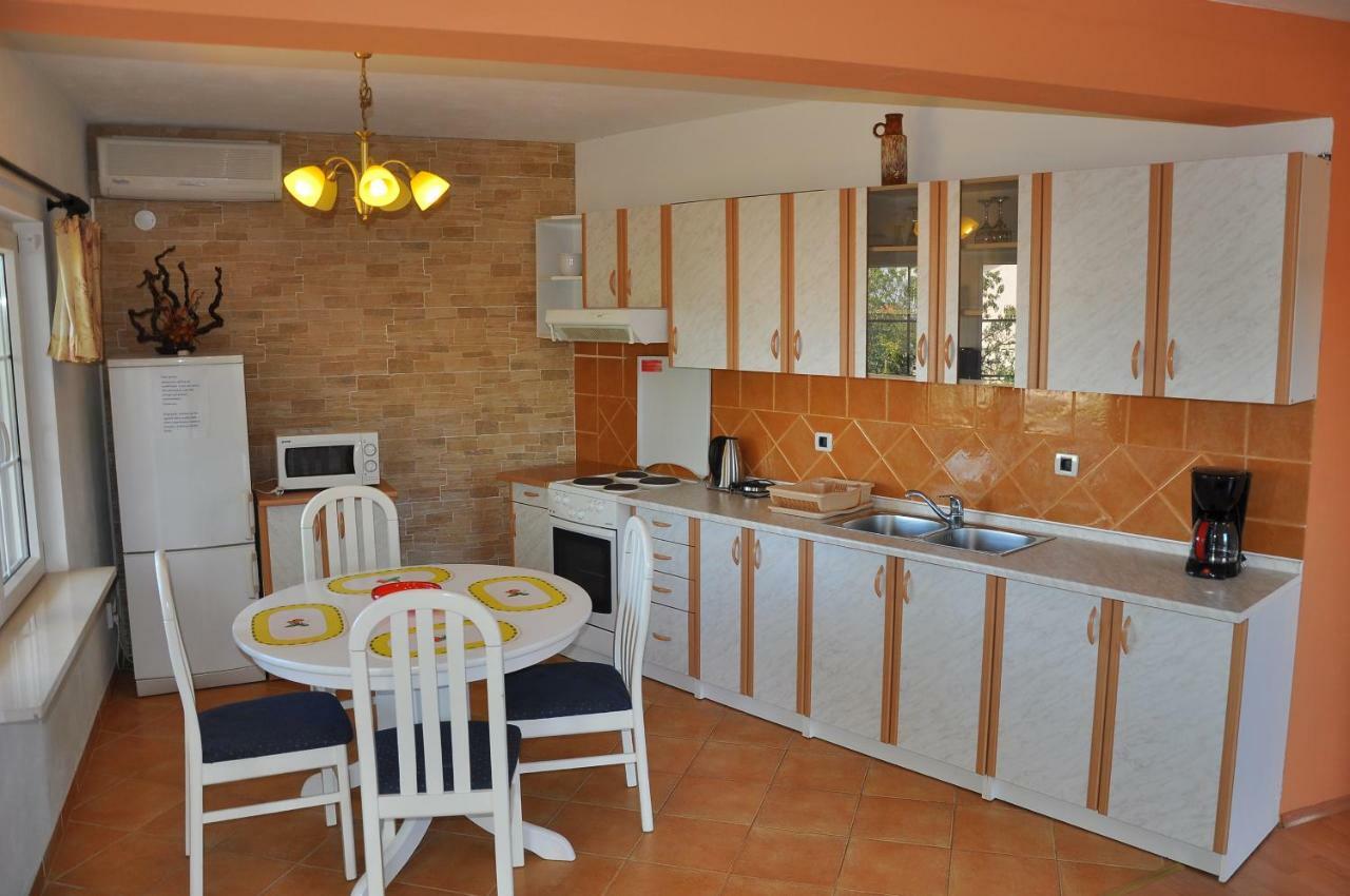 Apartments Villa Annika Slatine Exterior foto