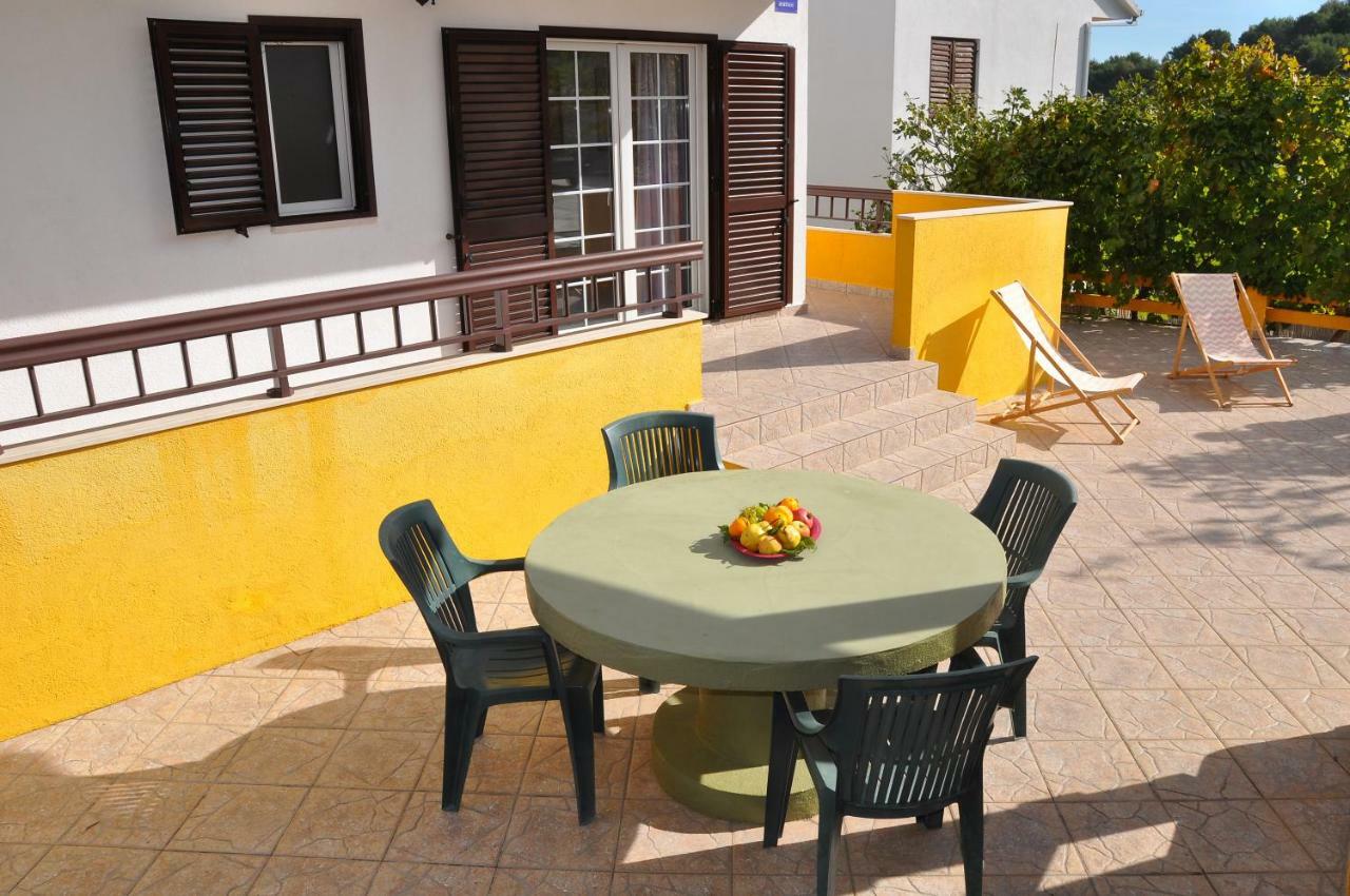 Apartments Villa Annika Slatine Exterior foto