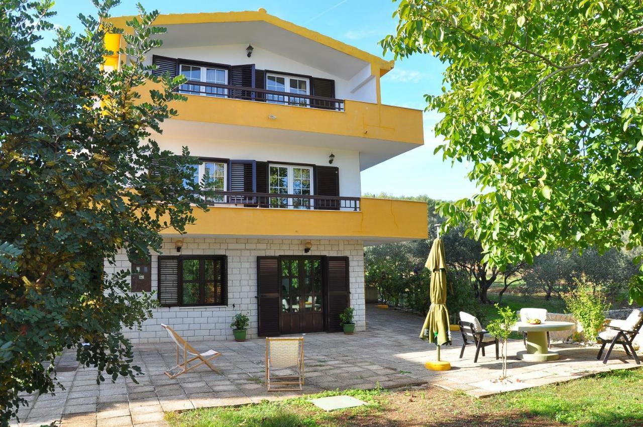 Apartments Villa Annika Slatine Exterior foto