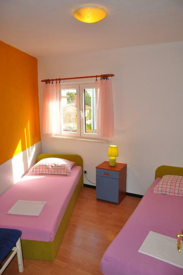 Apartments Villa Annika Slatine Exterior foto